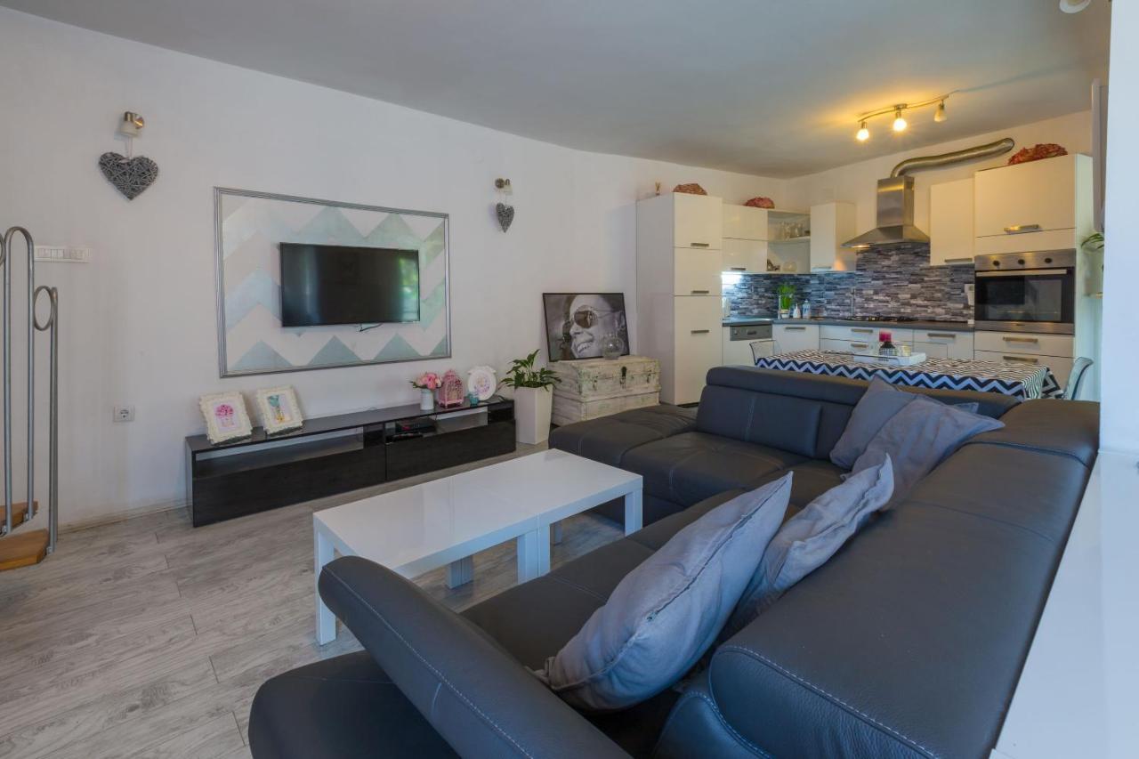 Apartments Kalla ツリクヴェニツァ エクステリア 写真